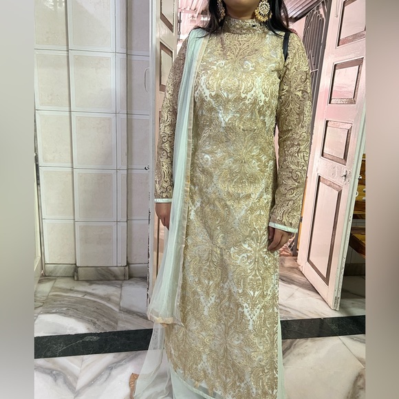 Selling this Pakistani suit! Worn few times! - Picture 1 of 3